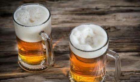 新春佳節需警惕 白酒啤酒勿混飲，酒精飲料皆須慎